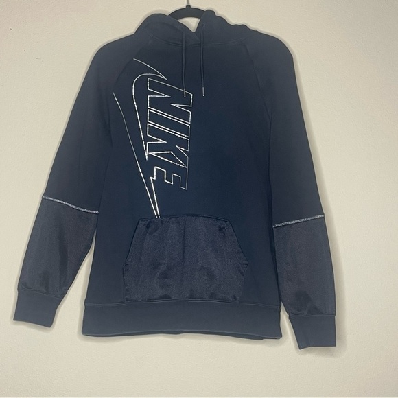 Nike Sportswear Icon Clash Women’s Fleece Hoodie in Black Sweatshirt Pullover - Picture 2 of 4